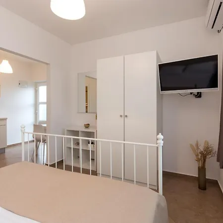 Apartmani Laura Krk Krk Town Exterior photo
