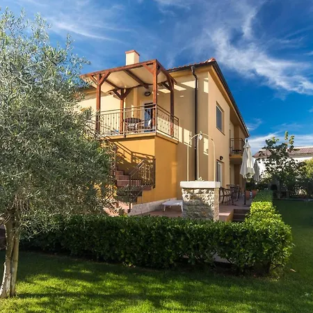 Apartmani Laura Krk Krk Town Exterior photo