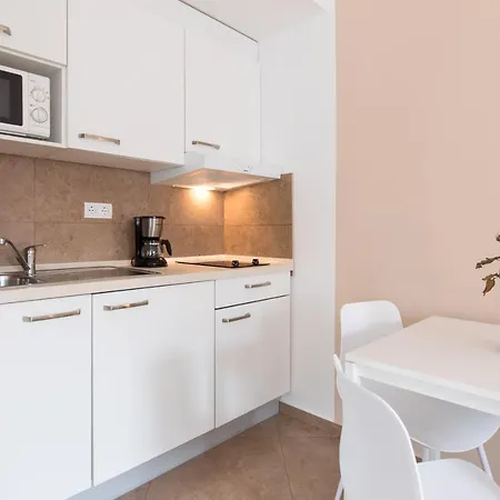 Apartmani Laura Krk Krk Town Exterior photo