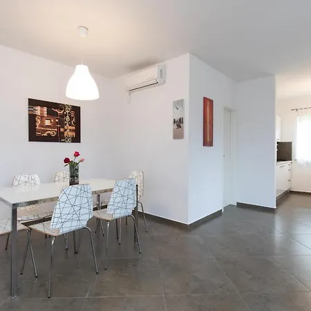 Apartmani Laura Krk Krk Town Exterior photo