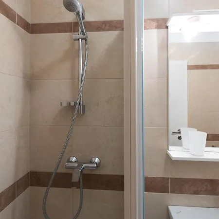 Apartmani Laura Krk Krk Town Exterior photo