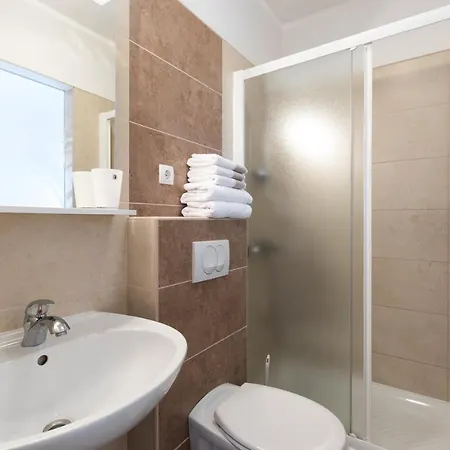 Apartmani Laura Krk Krk Town Exterior photo