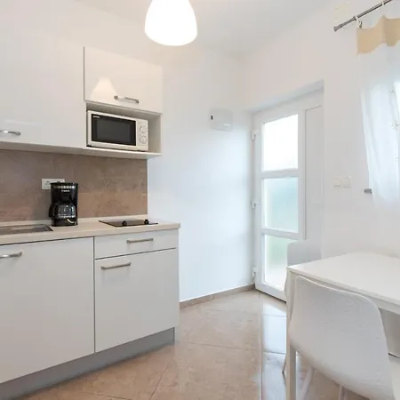 Apartmani Laura Krk Krk Town Exterior photo
