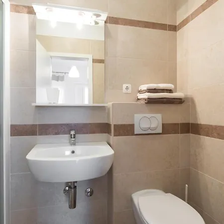 Apartmani Laura Krk Krk Town Exterior photo